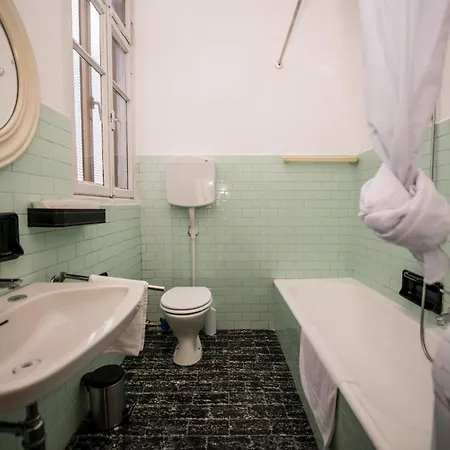 Paruzzi Eleganza Storica A 6 Minuti A Piedi Dal Di Dervio