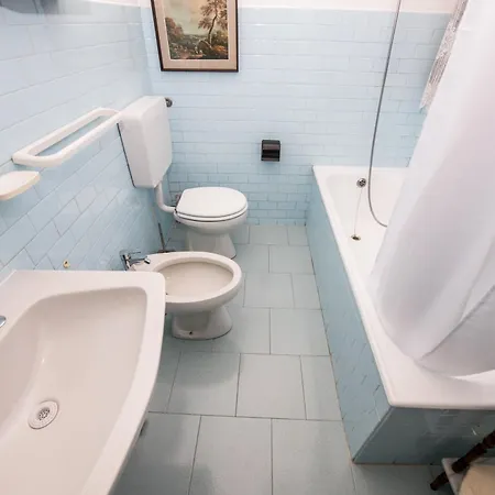 Paruzzi Eleganza Storica A 6 Minuti A Piedi Dal Di Apartament *